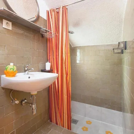 Apartment With A Parking Space - 6814 Makarska