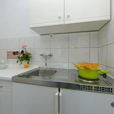 With A Parking Space - 19992 Apartment Makarska