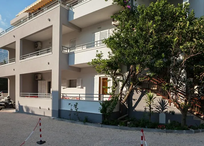 With A Parking Space - 6814 * Makarska