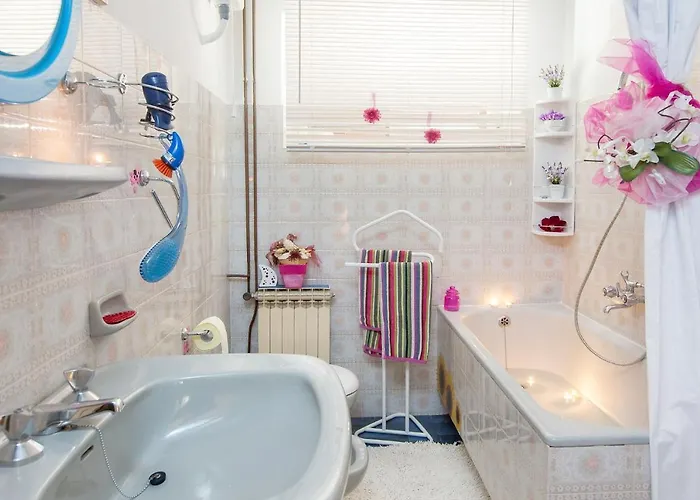 Apartman With A Parking Space - 6814 Makarska