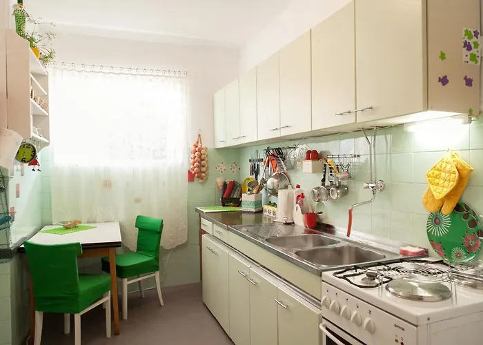 With A Parking Space - 6814