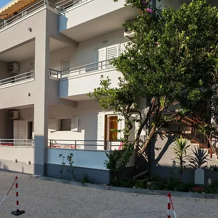 With A Parking Space - 6814 * ماكارسكا